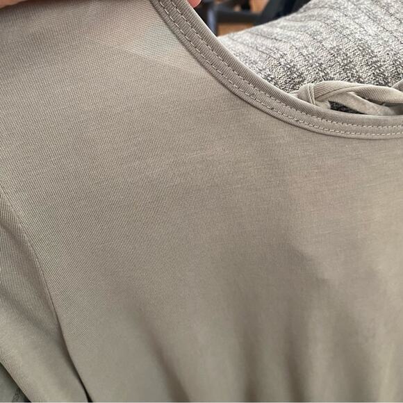 Mote modal tiered high low style top with lace up back accent - Picture 6 of 7